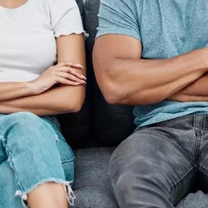 O que significa cruzar dedos, mãos ou braços, segundo a psicologia