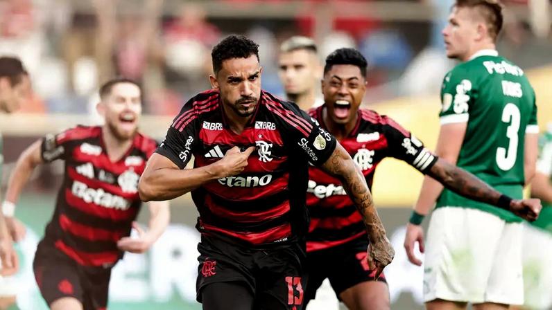 Danilo, do Flamengo, comemorando o gol do título da Libertadores de 2025