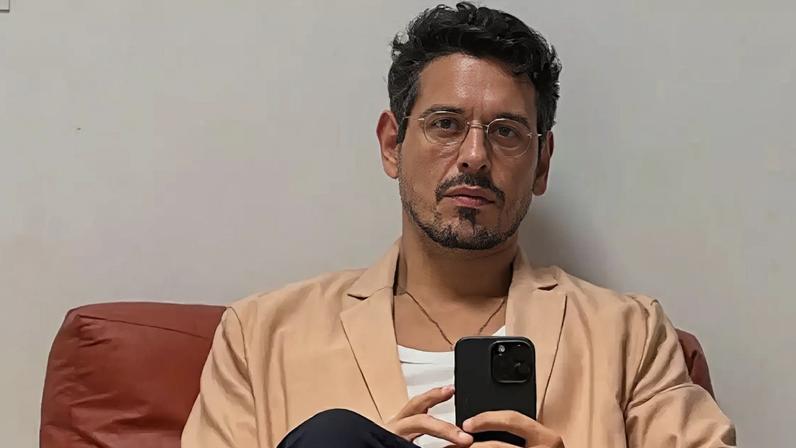 João Vicente de Castro falou sobre o desejo de ser pai, revelou que já comprou roupinhas de bebê e emocionou ao refletir sobre assunto