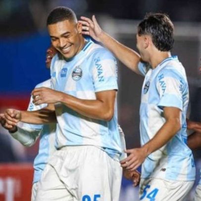 Grêmio vence Deportivo Riestra fora e assume liderança na Sul-Americana