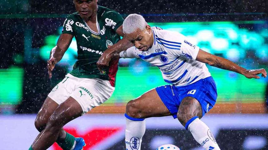 Palmeiras e Cruzeiro ficam no 1 a 1, na Arena Barueri. Na foto, Árias se Matheus Pereira –