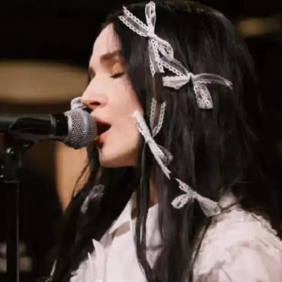 Poppy regrava clássico de Alanis Morissette para trilha de filme
