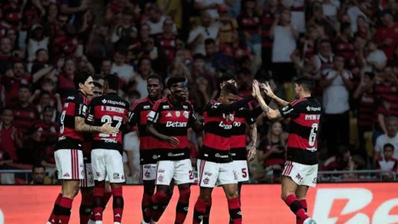 Samuel Lino foi o grande destaque contra o Coritiba com dois gols e uma assistência – FOTOS: GILVAN DE SOUZA/FLAMENGO