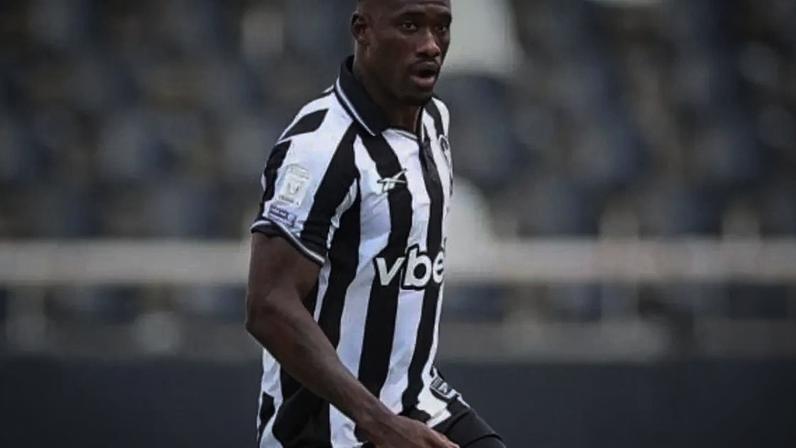 Franclim aplaude uma jogada do Botafogo –