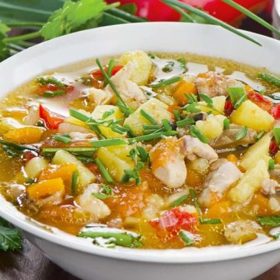Sopa de legumes cremosa promete aquecer nos dias frios