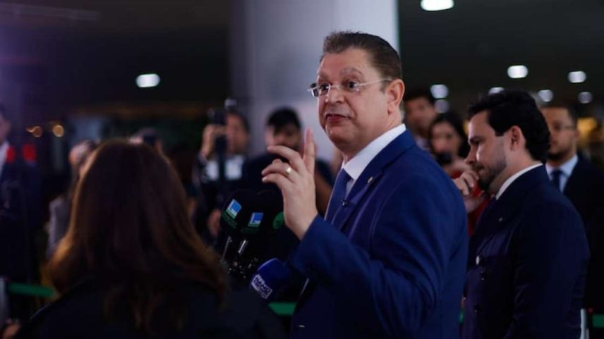 Sóstenes Cavalcante é o líder do PL na Câmara.