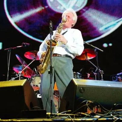 Dick Parry, saxofonista histórico do Pink Floyd, morre aos 83 anos