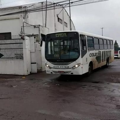 Funcionário morre prensado entre ônibus em garagem de empresa no RS