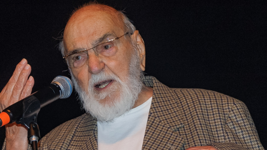 Aos 96 anos, Lima Duarte é acusado de racismo após relato sobre situação vivida em zona de prostituição; ator gera protestos em premiação.