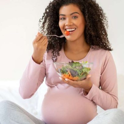 Nutricionista aponta alimentos proibidos e essenciais na gestação