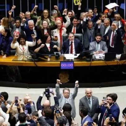 Câmara encerra votação da PEC 6x1 que reduz jornada para 40h; segue ao Senado