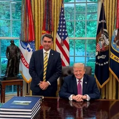 Flávio Bolsonaro posta foto com Trump na Casa Branca após encontro
