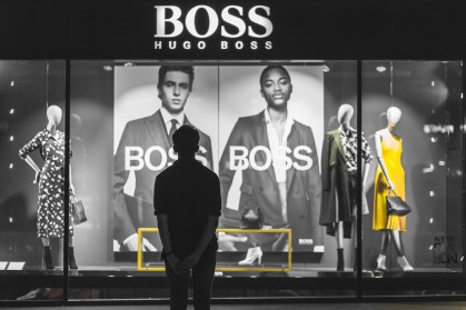 Fachada de loja da marca de luxo Hugo Boss