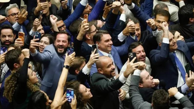 O Congresso derrubou veto do presidente Lula à Lei da Dosimetria durante sessão conjunta