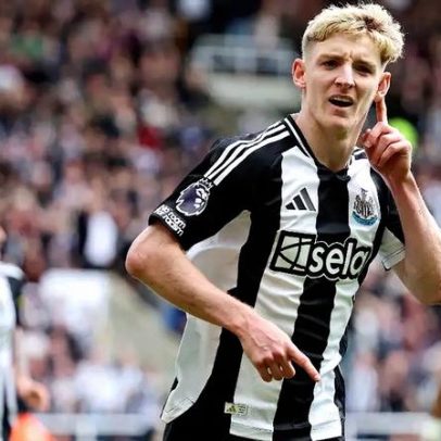 Barcelona fecha contratação de atacante destaque do Newcastle