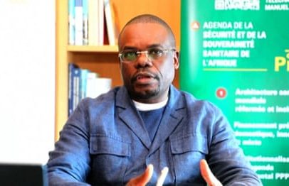 Chefe da Africa CDC afirma estar em modo de pânico diante do surto de Ebola