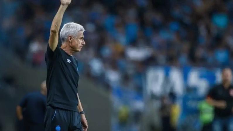 Braithwaite, atacante dinamarquês, comemora gol pelo Imortal na Arena do Grêmio –