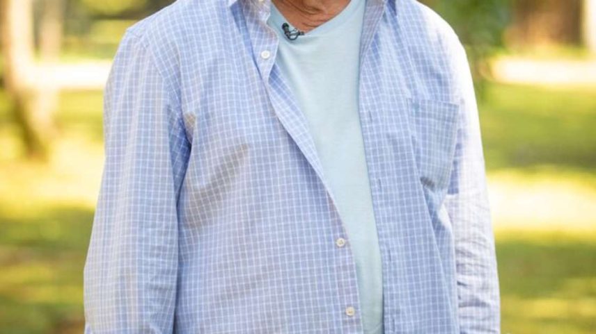 Sérgio Chapelin em foto de 2019, à época de sua aposentadoria do 'Globo Repórter'; apresentador vive longe dos holofotes desde então