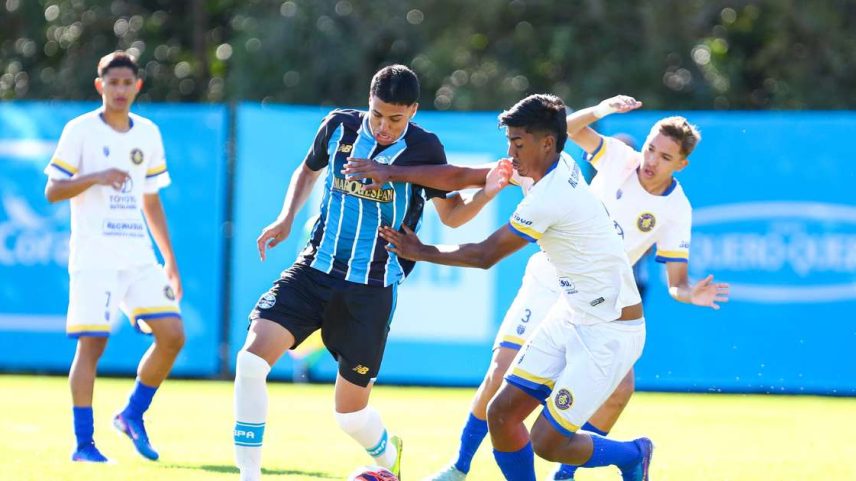 Confusão e agressão marcam classificação do Grêmio no Gauchão Sub-17 —