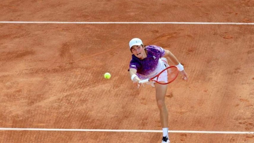 João Fonseca vence a partida de estreia no torneio de simples masculino do torneio de Roland-Garros. Em Paris, em 24 de maio de 2026.