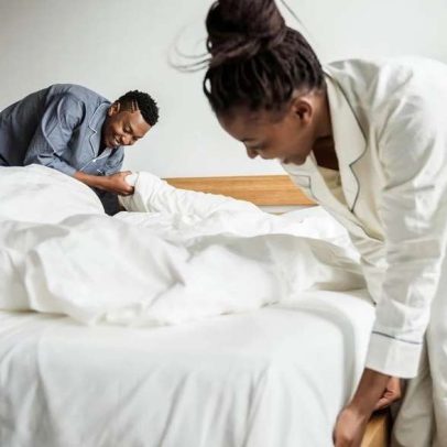 Frequência ideal para trocar lençóis da cama, segundo especialistas