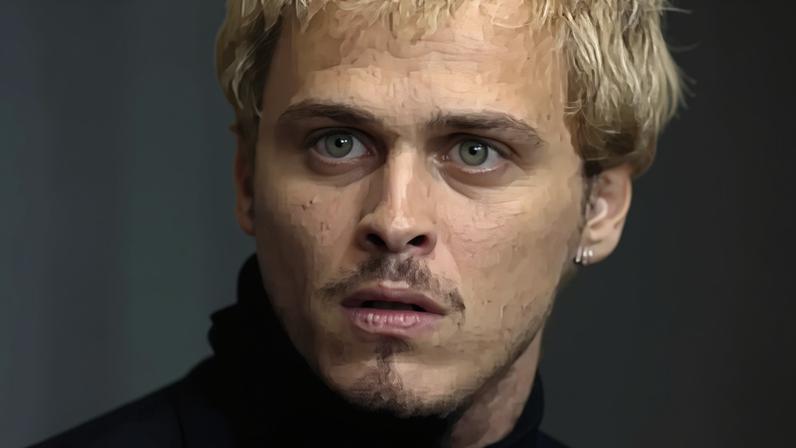 Adeus, Leonardo Ferretti! Alexandre em remake de 'A Viagem', Pedro Novaes surge com cabelo loiro platinado para papel icônico eternizado por Guilherme Fontes em 1994; veja antes e depois.