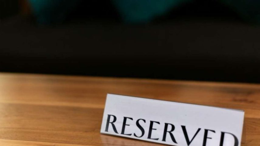 Locais aparentemente públicos exigem autorização para entrada