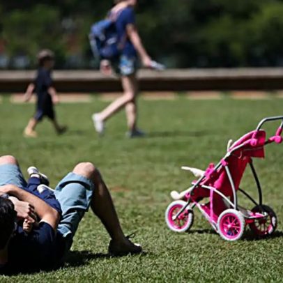 País mais feliz do mundo oferece sete meses de licença paternidade