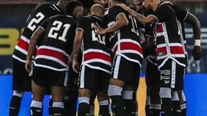 Santa Cruz entra em campo contra o Guarani neste sábado (2).