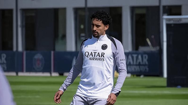 Jogadores do PSG durante treinamento da equipe / Jogada10