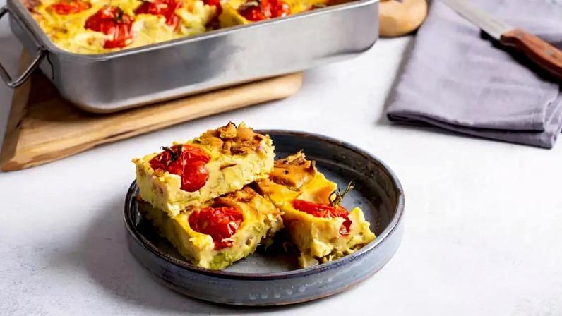 Torta de lentilha com tomate e repolho