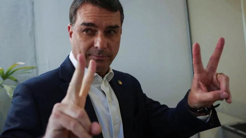 Pesquisa já mostra impactos das revelações do escândalo do Banco Master na pré-candidatura de Flávio Bolsonaro