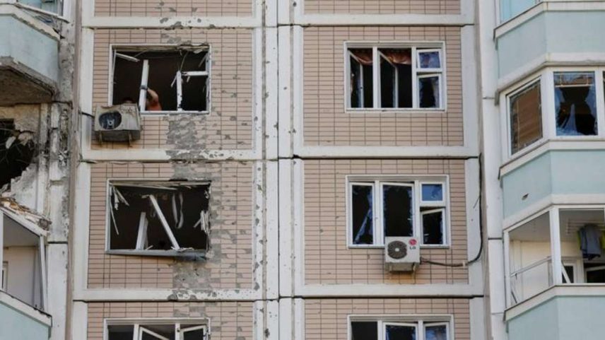 Prédio danificado após ataque ucraniano em Krasnogorsk, nos arredores de Moscou