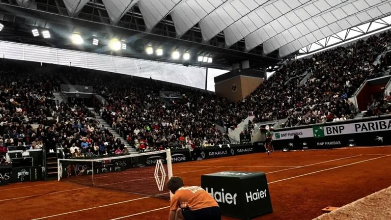 O torneio de Roland-Garros acontece até 7 de junho em Paris e reúne os melhores tenistas do mundo. Em Paris, em 18 de maio de 2026.