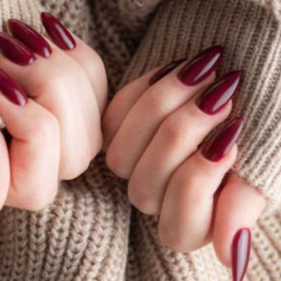 Unhas do inverno 2026: tons fechados, acabamento glazed e cuidados