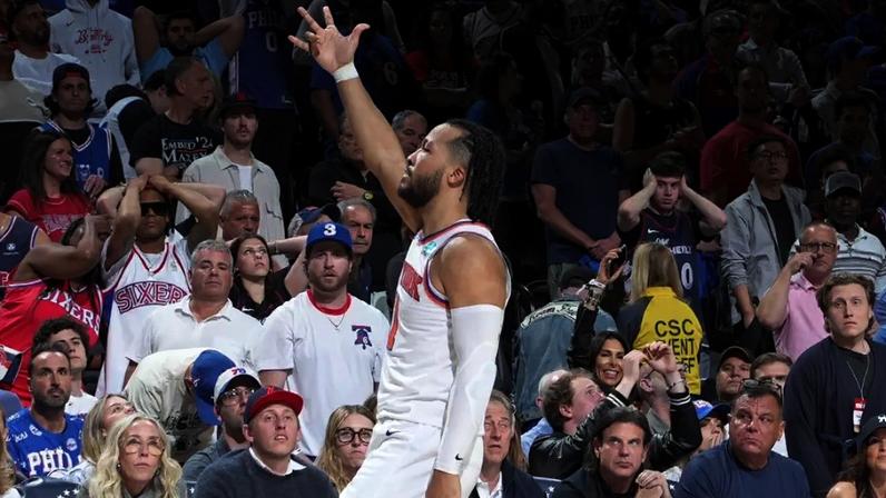 Jalen Brunson faz 41 pontos na casa dos Sixers