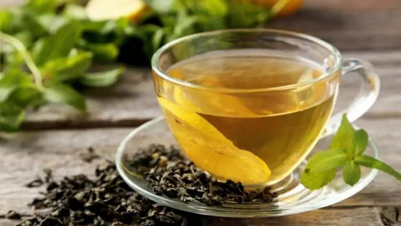 Chá verde, hibisco e outras variedades podem integrar hábitos saudáveis, mas não promovem emagrecimento sozinhos
