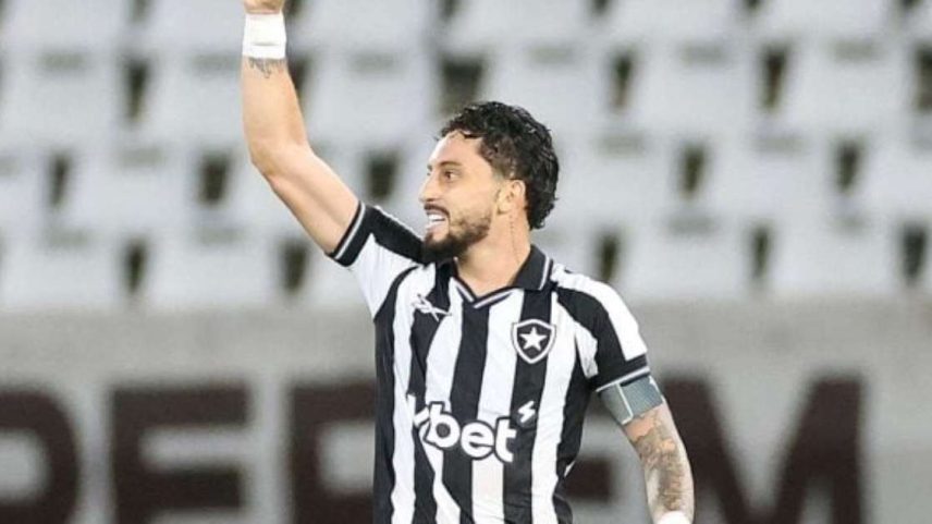 Alex Telles sonha em disputar mais uma Copa pelo Brasil –