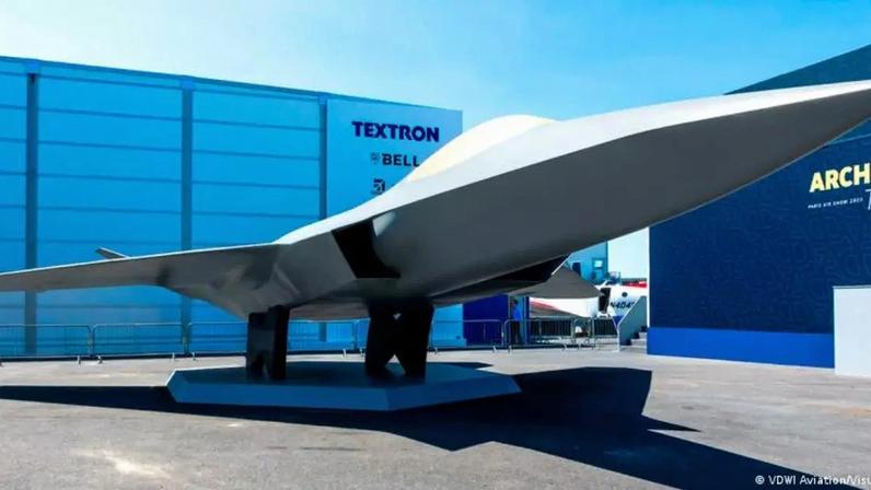 Modelo do futuro caça em exposição no Salão Aeronáutico de Paris 2025