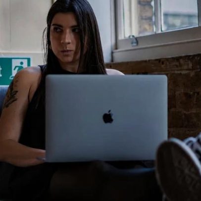 Geração Z quer voltar ao escritório, sem abandonar o streaming no trabalho