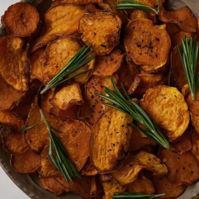 Batata-doce com casca em rodelas na airfryer é receita simples