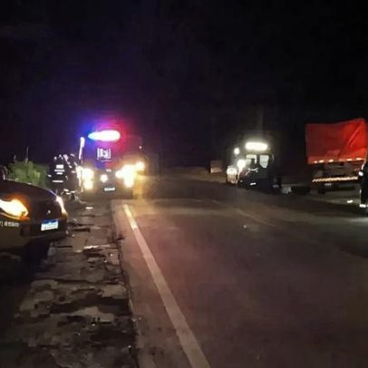 Idoso morre após colisão entre carro e caminhão na RS-453, em Carlos Barbosa