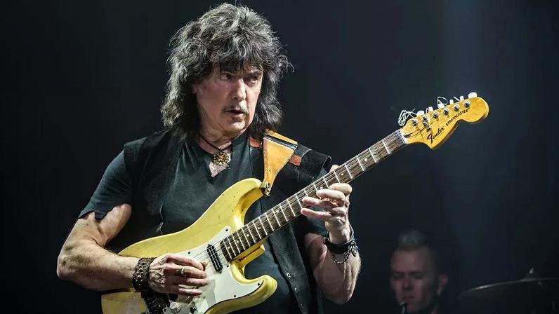 O guitarrista Ritchie Blackmore em 2016
