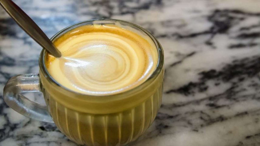 Café com ovo: a bebida vietnamita que viralizou na internet. Saiba como fazer a receita do "egg coffee" e quais são os cuidados para evitar a Salmonella