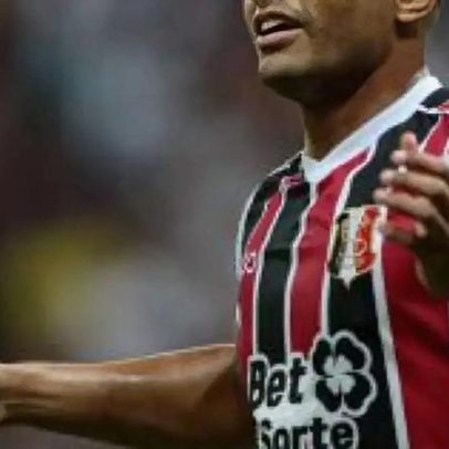 Quirino, atacante do Santa Cruz, é exaltado após atuação quase perfeita