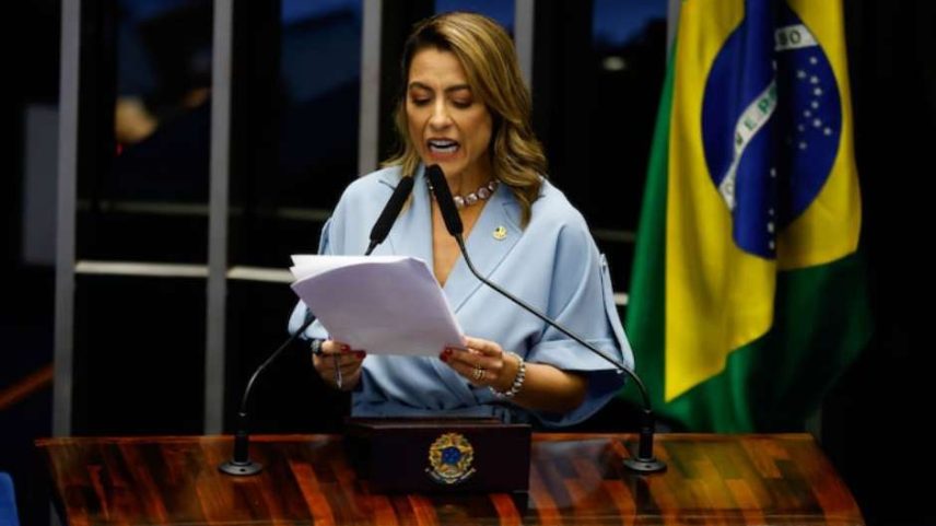 Soraya Thronicke durante fala no Senado.