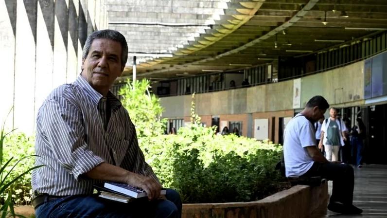 Maurício Ferreira, 67, é estudante da UnB e influenciador digital