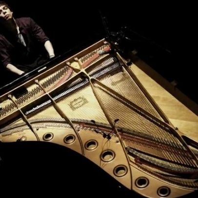 Pianista Vitor Araújo lança filme e álbum com a Metropole Orkest