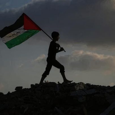 Seis detidos na França por exibição da bandeira palestina na Torre Eiffel