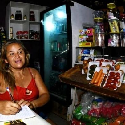 Últimos mercadinhos de bairro resistem à erosão do tempo